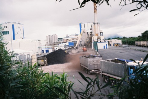Uncovered coal ash truck at Waitoa Dairy Factory